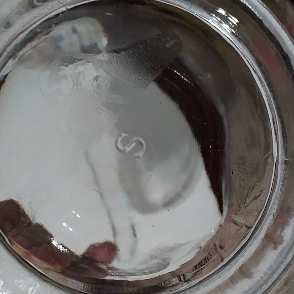 L.E.Smith Glass Basket with Pink Roses and Green leaves. Stamped S.9 inches Hx6W - Picture 12 of 12